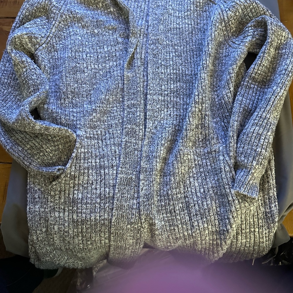 Universal Thread Women's Textured Gray Sweater - image 6